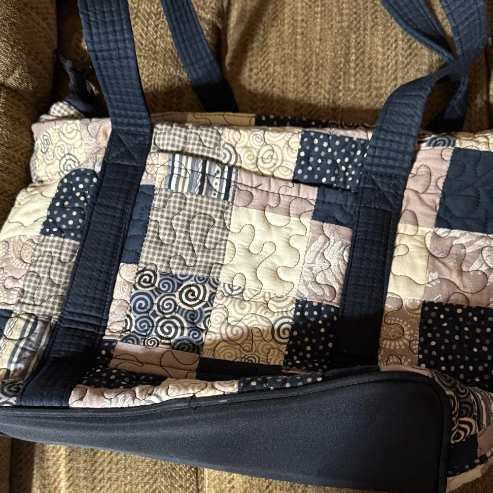 Elegant Patchwork Tote Bag in Navy and Beige - Picture 5 of 6
